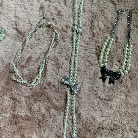 Pearl necklace each $15 - Picture 3 of 4